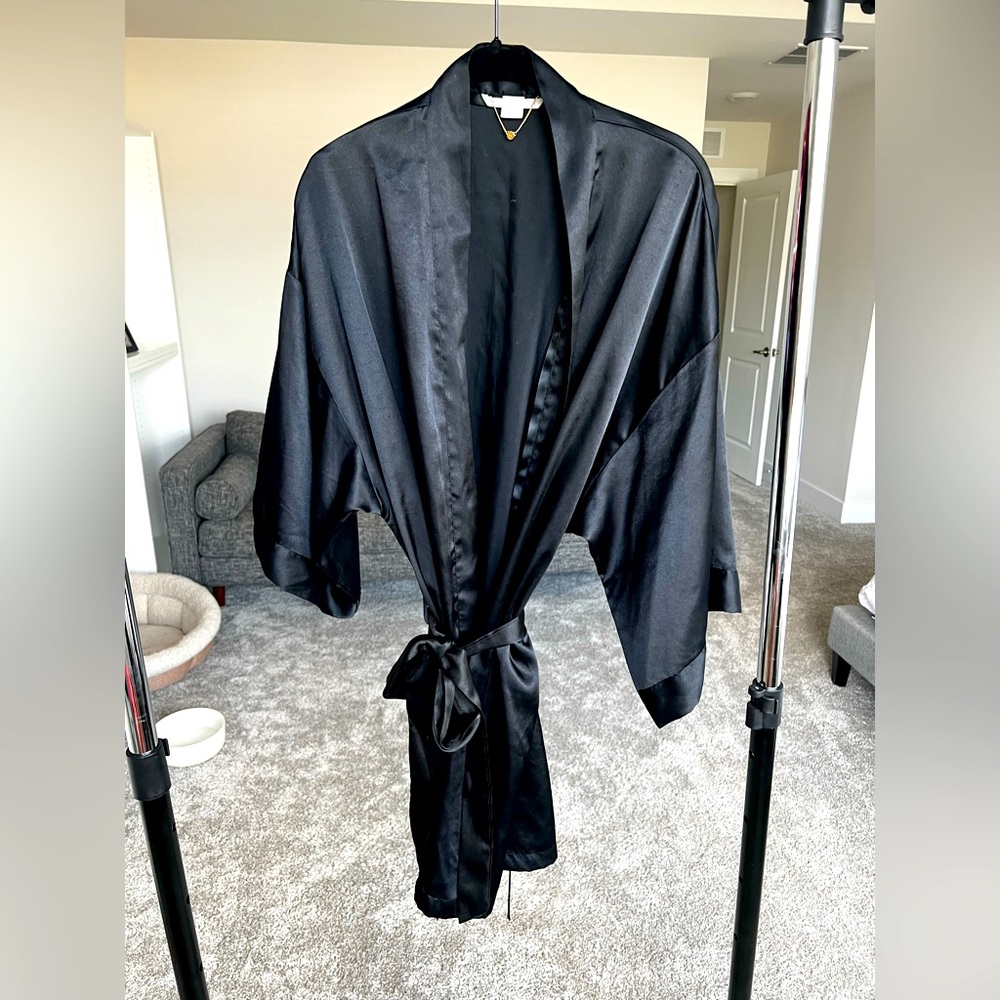 Black silk Victoria’s Secret robe O/S